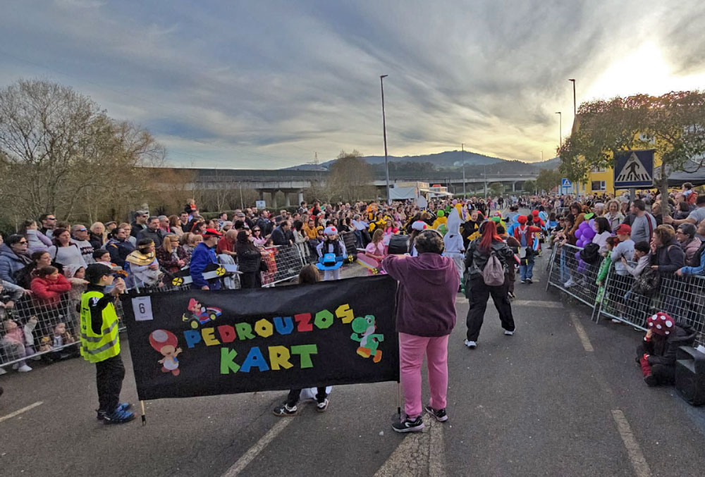Imaxe dunha das comparsas participantes no concurso de Entroido